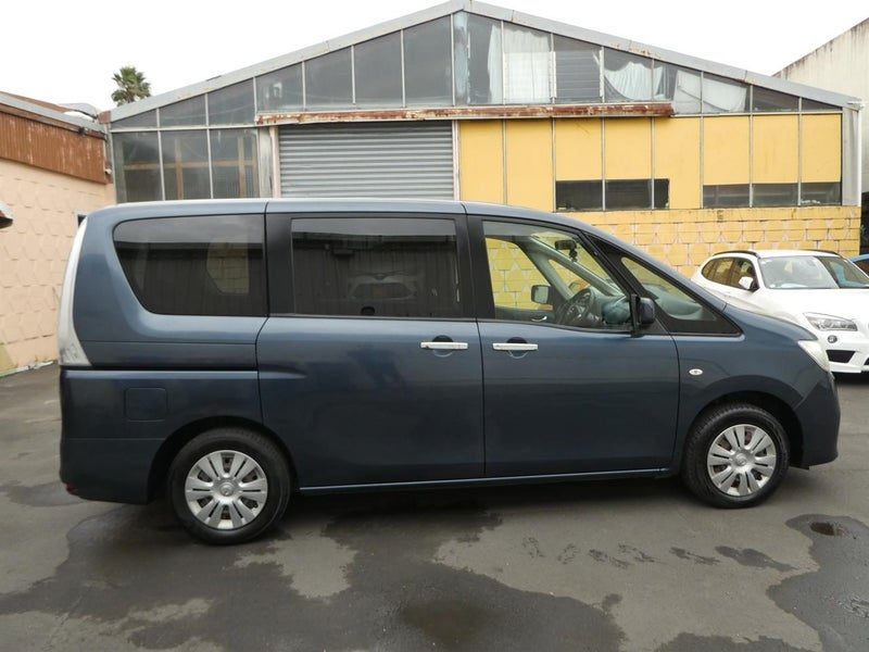 2011 Nissan Serena, photo 3