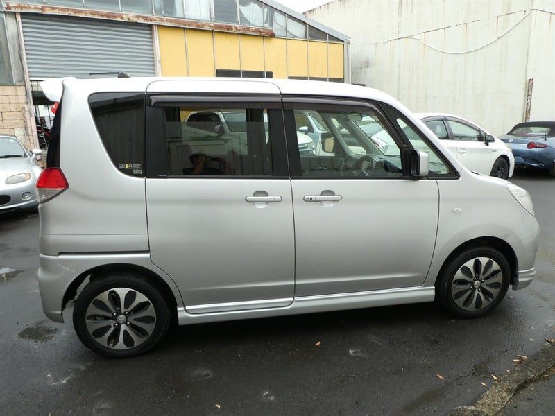 2014 Mitsubishi Delica D2 X, photo 3