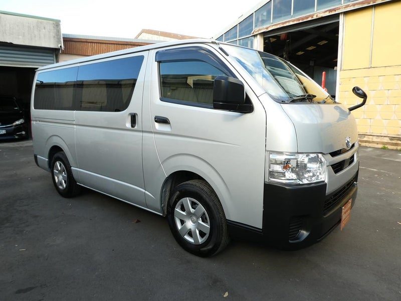 2021 Toyota Hiace, photo 2