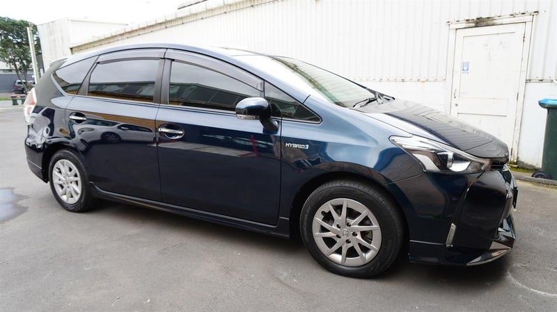 2018 Toyota Prius ALPHA, photo 2