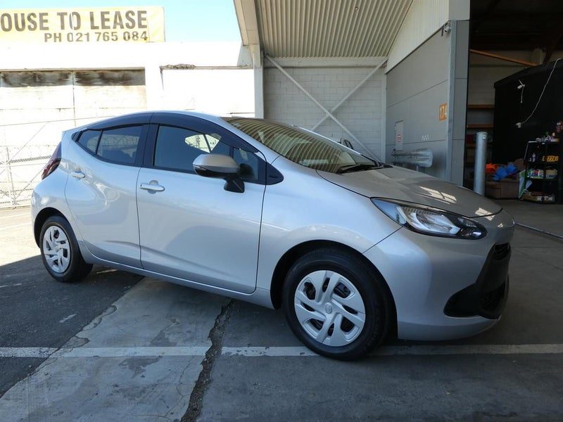 2021 Toyota Aqua S PUSH START, photo 2