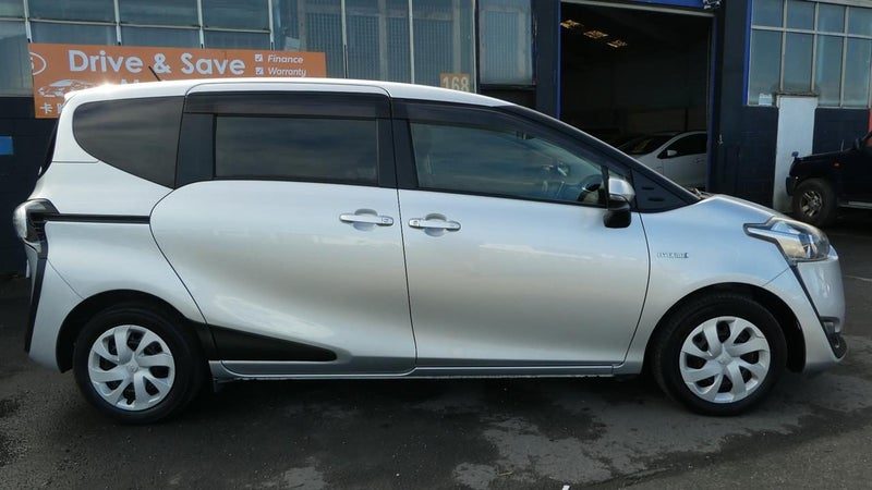 2017 Toyota Sienta Hybrid 7 Seats!, photo 2