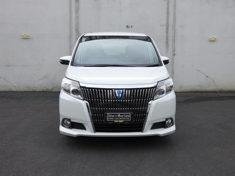 2015 Toyota Esquire, photo 2