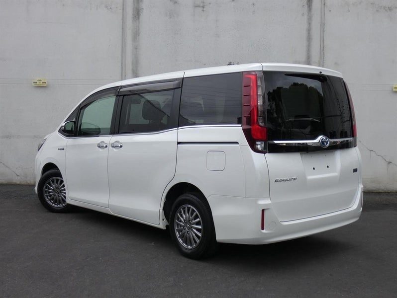 2015 Toyota Esquire, photo 3