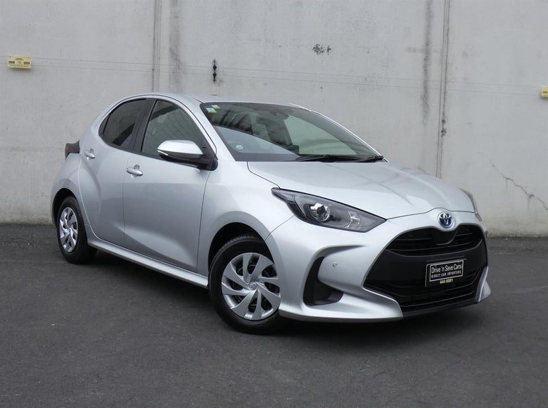 2022 Toyota Yaris Hybrid, main photo
