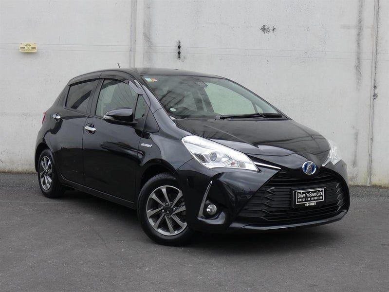 2017 Toyota Vitz Hybrid, main photo