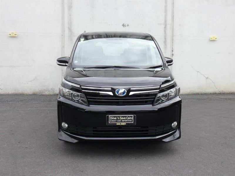2014 Toyota Voxy, photo 2