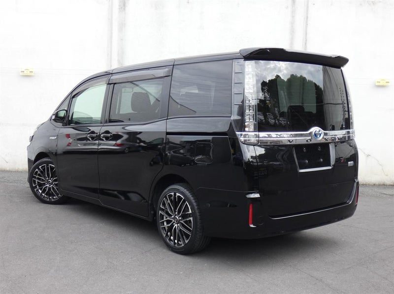 2014 Toyota Voxy, photo 3