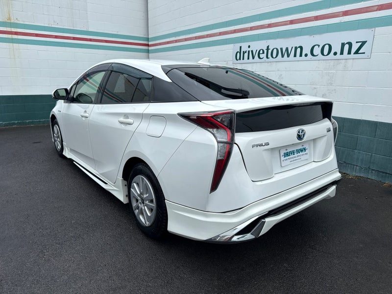 2016 Toyota Prius Hybrid S, photo 2