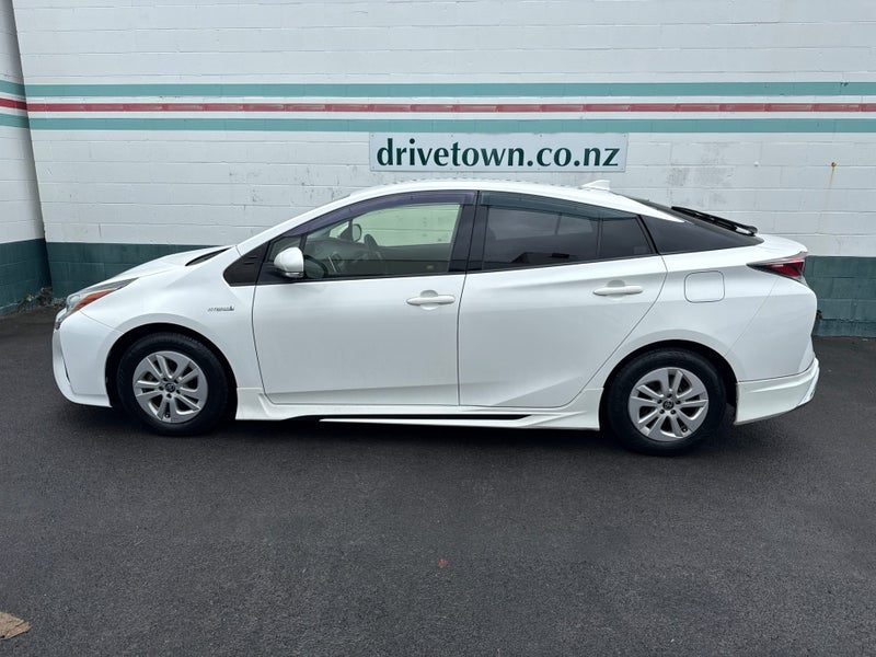 2016 Toyota Prius Hybrid S, photo 3