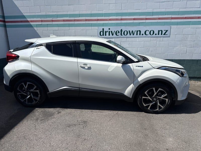 2017 Toyota C-HR Hybrid G Safety Sensing, photo 2