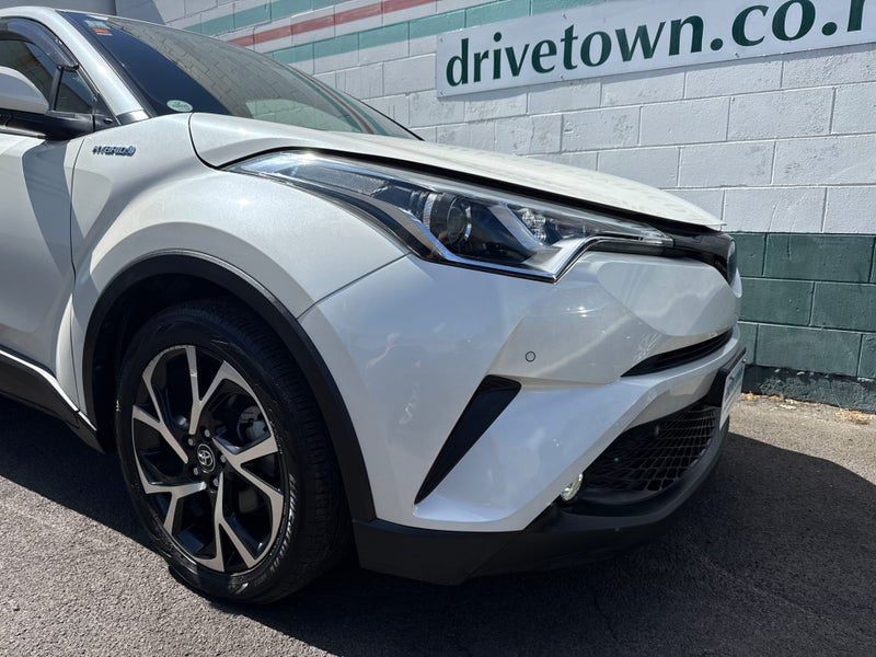 2017 Toyota C-HR Hybrid G Safety Sensing, photo 3