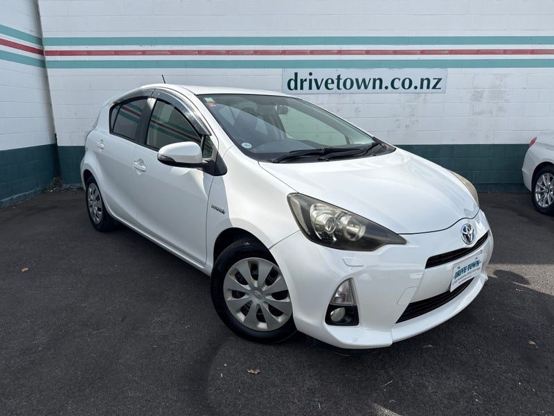 2012 Toyota Aqua Hybrid G Push Start, main photo