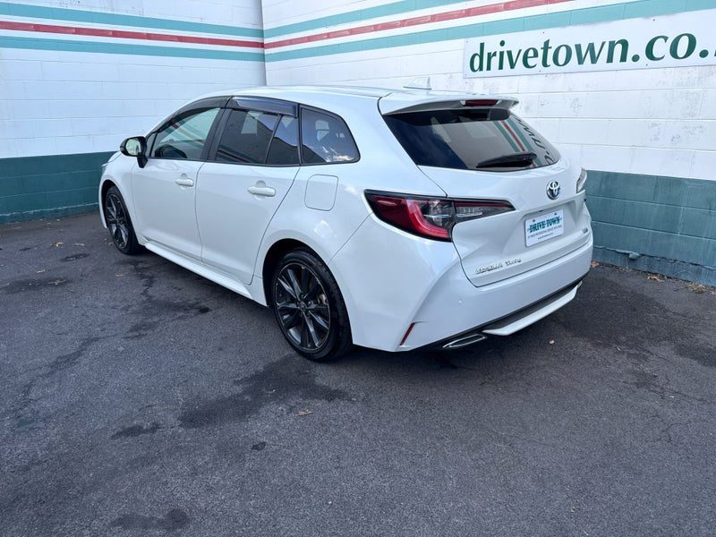 2021 Toyota Corolla Touring, photo 2