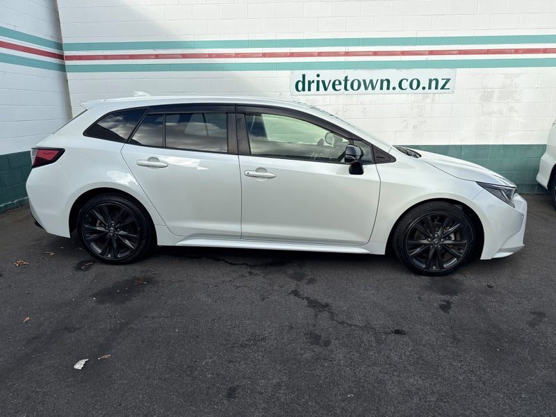 2021 Toyota Corolla Touring, photo 3