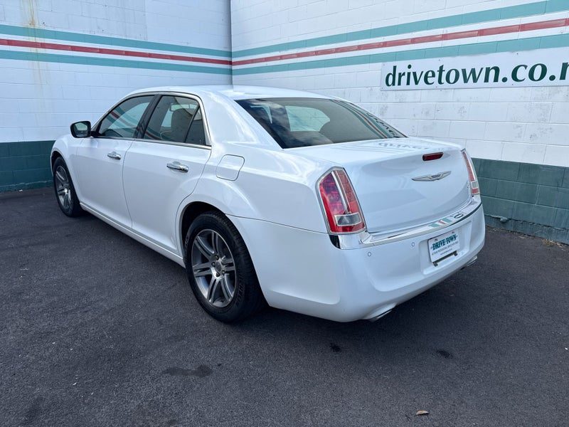 2013 Chrysler 300 Limited, photo 2