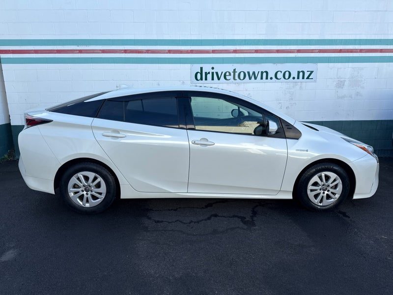 2016 Toyota Prius Hybrid S, photo 3