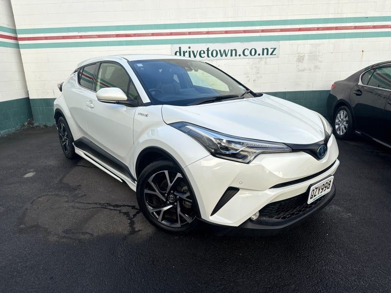 2017 Toyota C-HR Hybrid G Safety Sensing, main photo