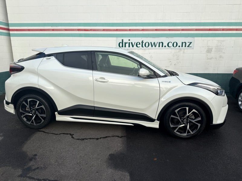 2017 Toyota C-HR Hybrid G Safety Sensing, photo 3