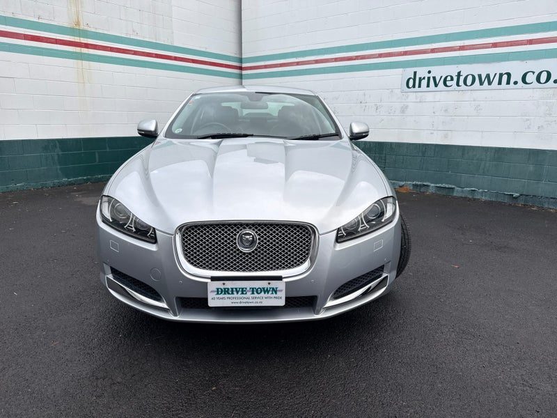 2014 Jaguar XF Premium Luxury, photo 2