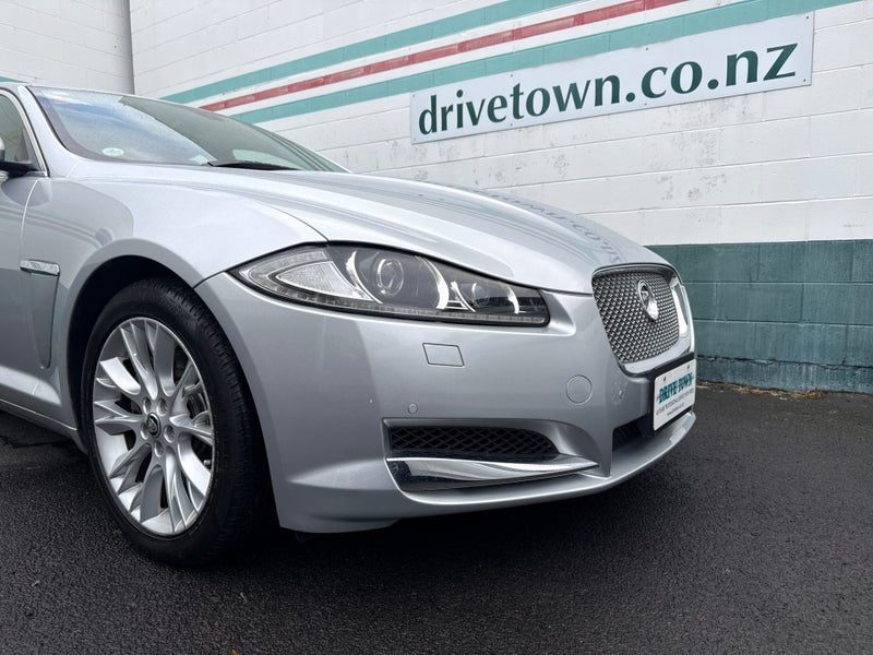 2014 Jaguar XF Premium Luxury, photo 3