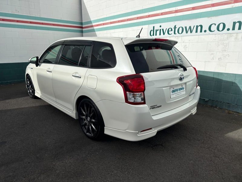 2013 Toyota Corolla Fielder, photo 2