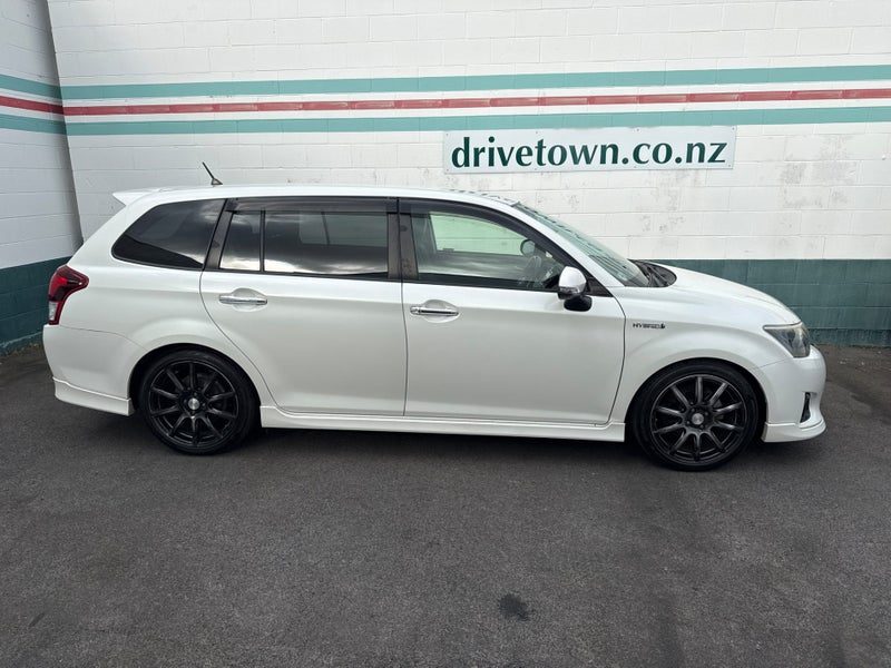 2013 Toyota Corolla Fielder, photo 3