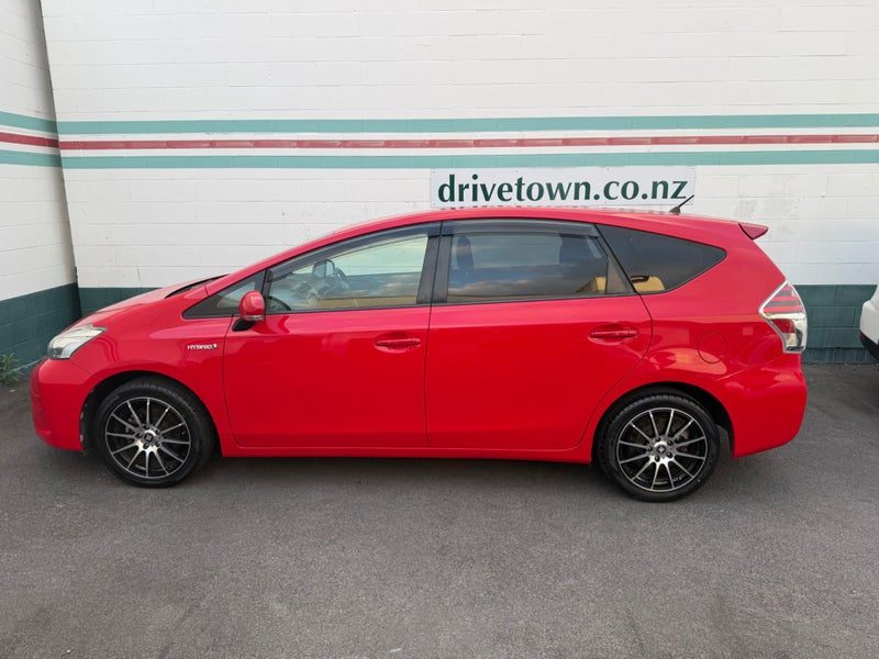 2016 Toyota Prius Alpha Hybrid S Facelift, photo 3