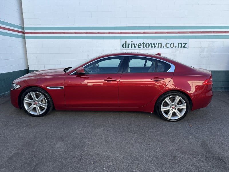 2015 Jaguar XE XE, photo 2