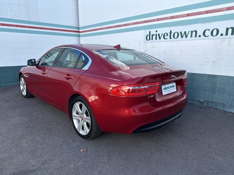 2015 Jaguar XE XE, photo 3
