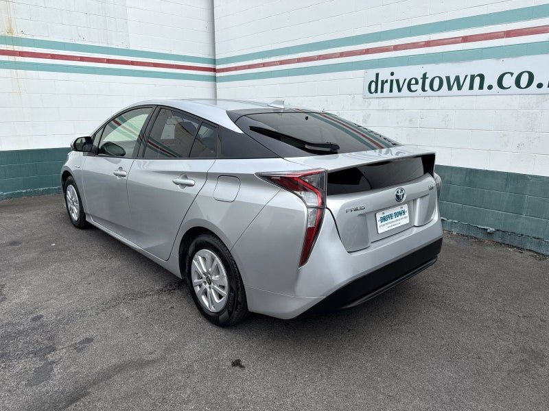 2016 Toyota Prius Hybrid S, photo 2