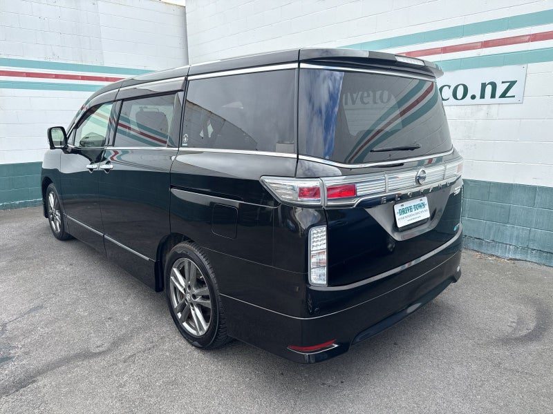 2012 Nissan Elgrand 8 Seat Highway Star Urban, photo 2