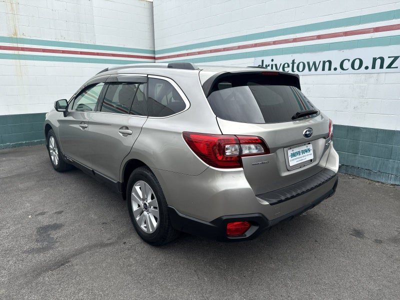 2014 Subaru Outback 4WD, photo 2