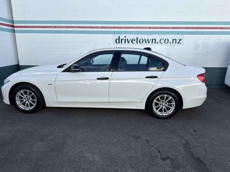 2012 BMW 320i Sport, photo 3