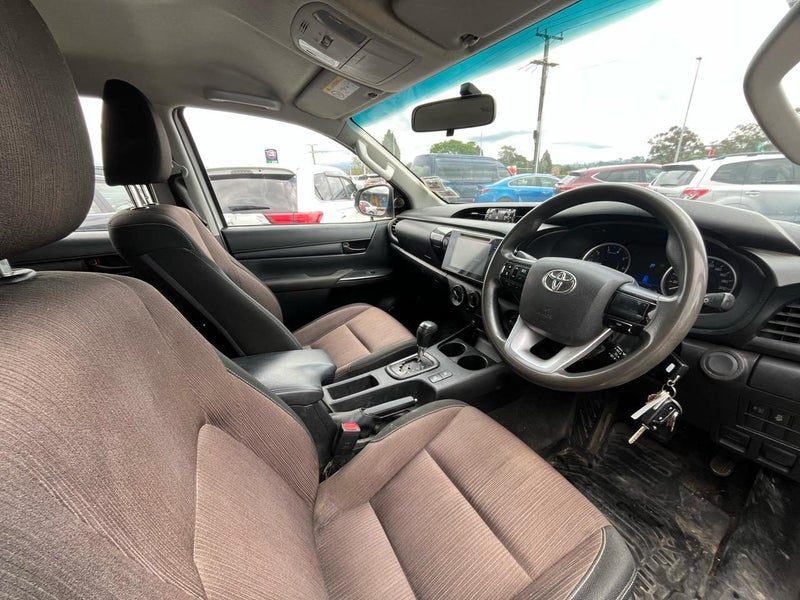 2017 Toyota Hilux SR 2.8DT 4WD D/Cab 6Auto NZ New, photo 3