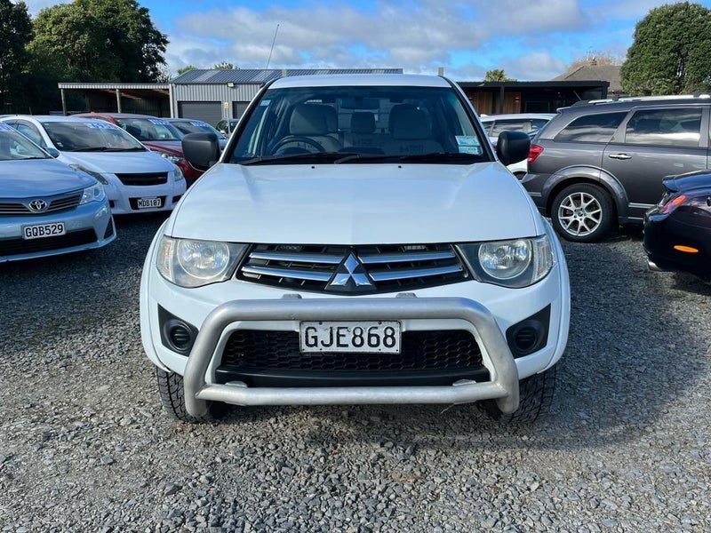2012 Mitsubishi Triton GLX, photo 2