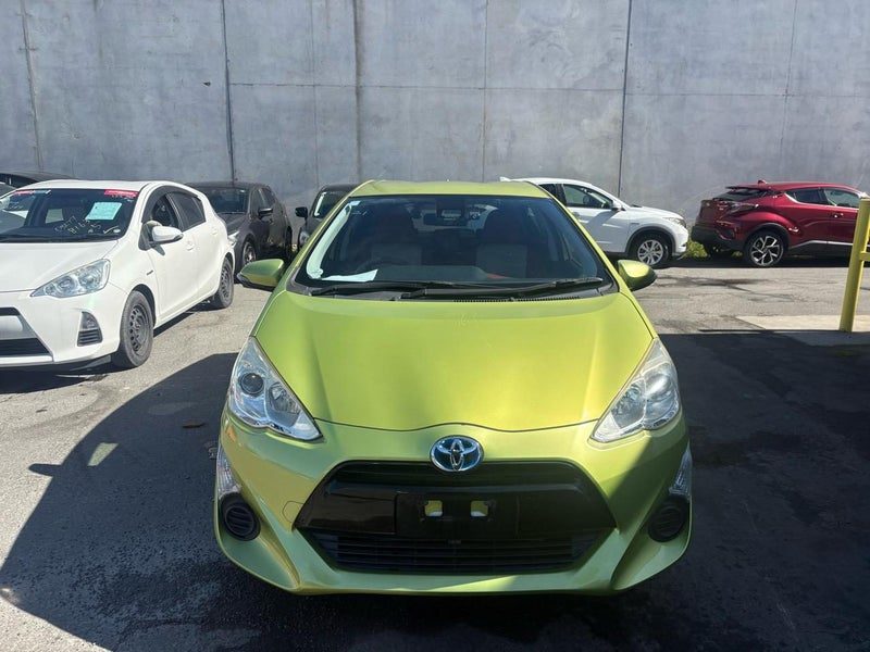2015 Toyota Aqua S, photo 2