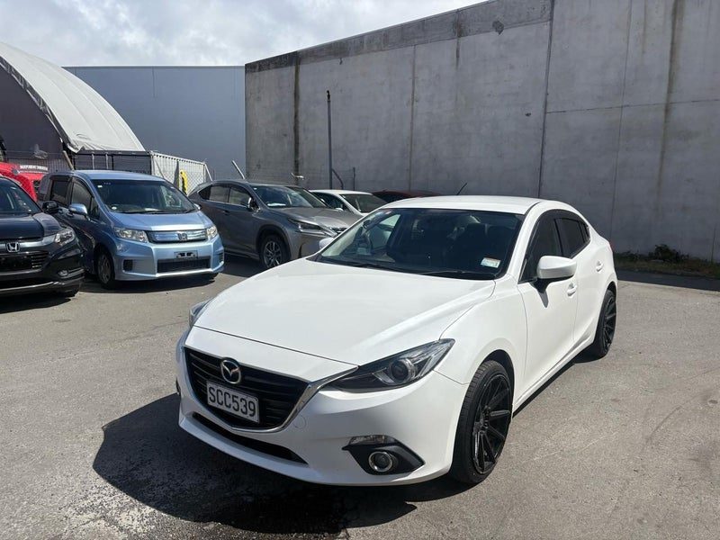2013 Mazda Axela Hybrid, photo 3