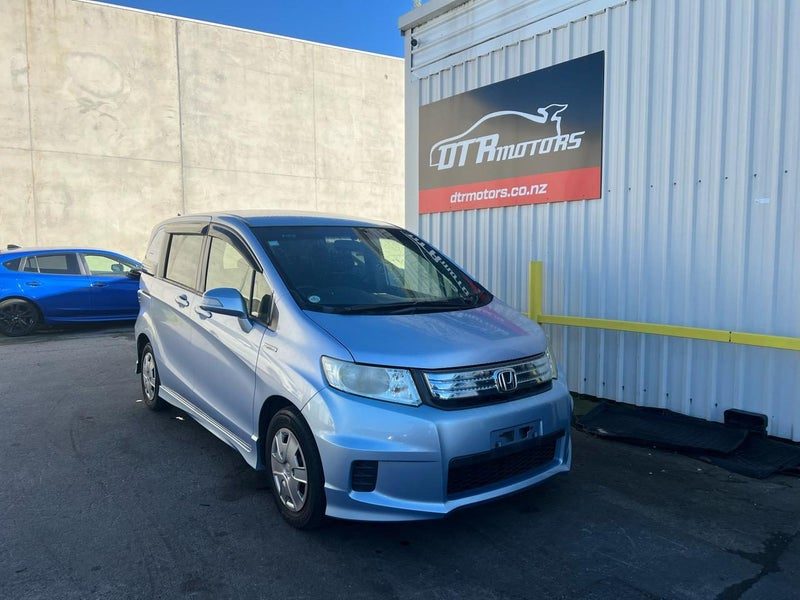2013 Honda Freed Hybrid !
