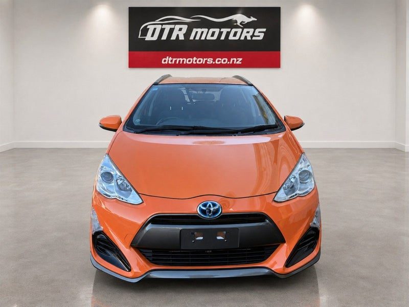 2015 Toyota Aqua x-urban, photo 2