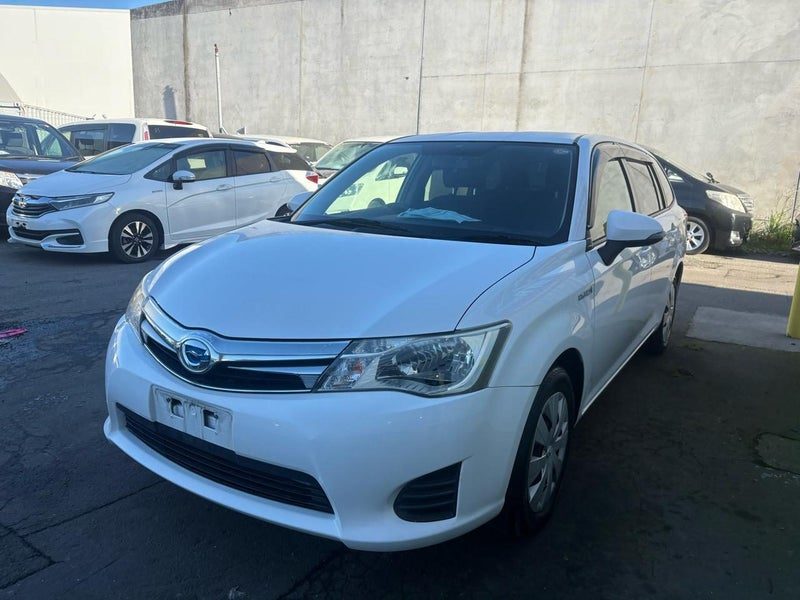 2015 Toyota Corolla FIELDER HYBRID, photo 2