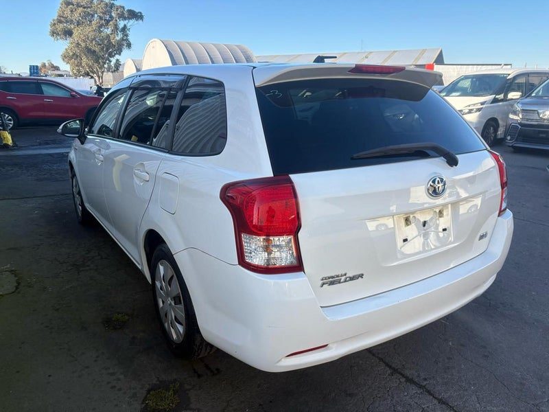 2015 Toyota Corolla FIELDER HYBRID, photo 3