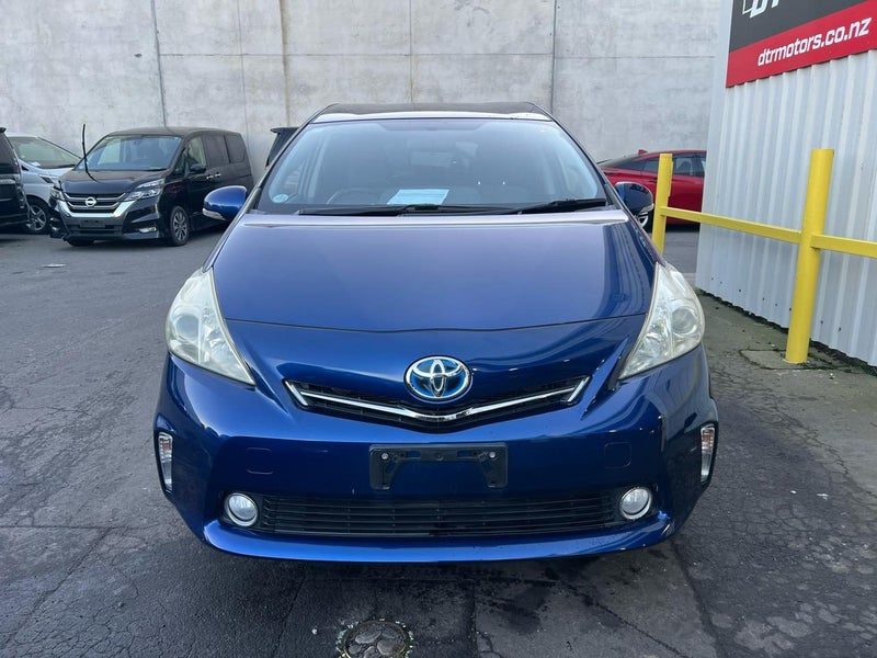 2012 Toyota Prius ALPHA S, photo 2