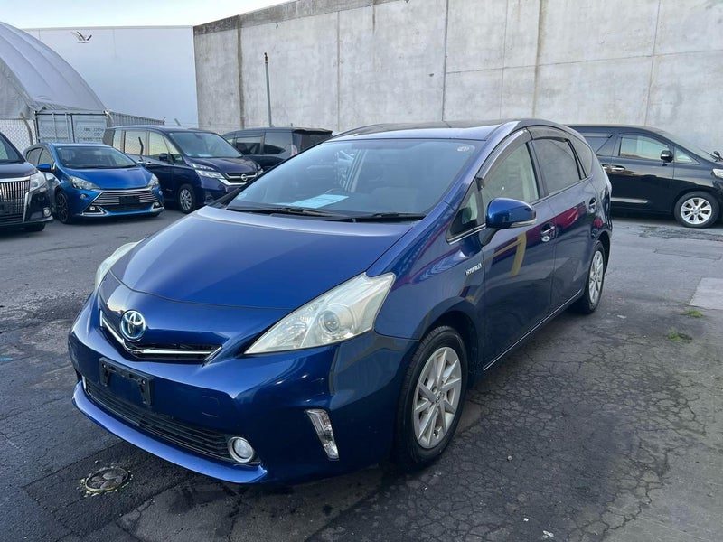 2012 Toyota Prius ALPHA S, photo 3