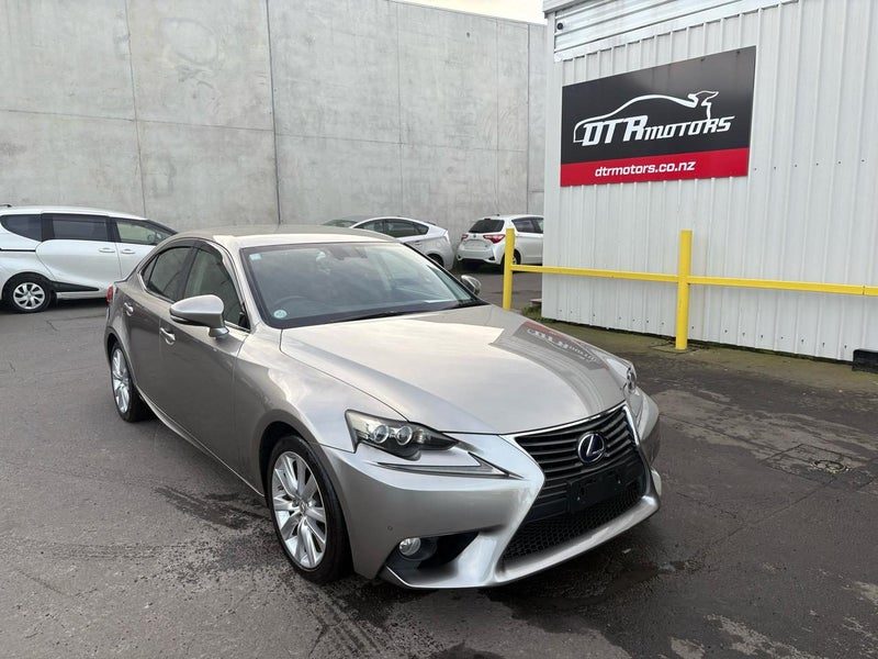 2013 Lexus IS 300h 2.5L Hybrid! Leather seats, main photo