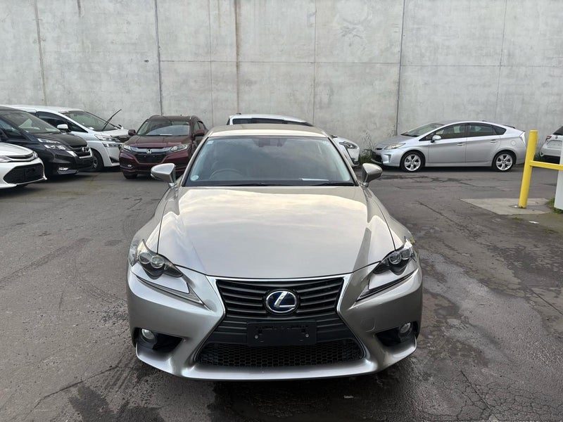 2013 Lexus IS 300h 2.5L Hybrid! Leather seats, photo 2
