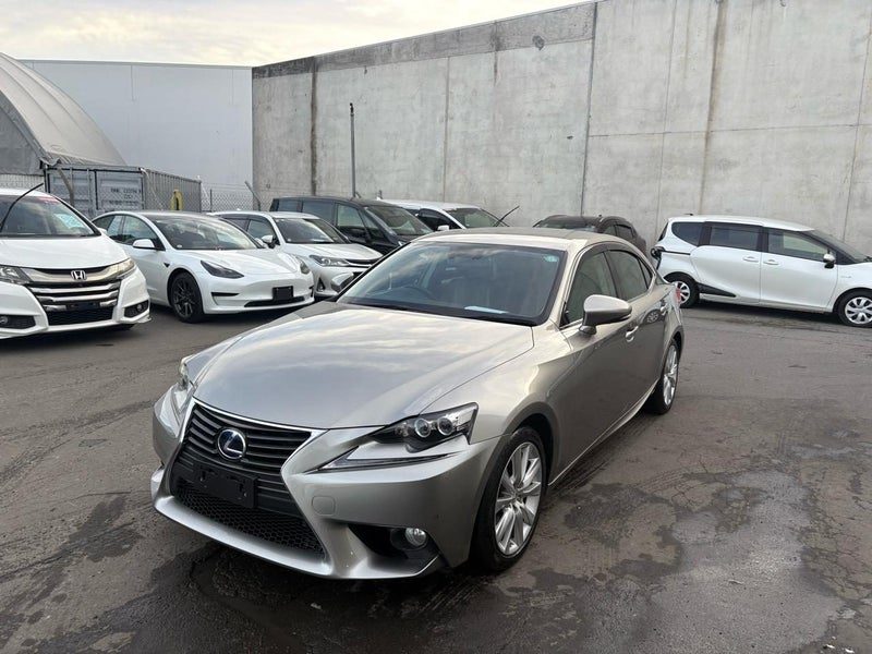 2013 Lexus IS 300h 2.5L Hybrid! Leather seats, photo 3