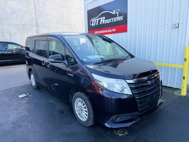 2015 Toyota Noah HYBRID X
