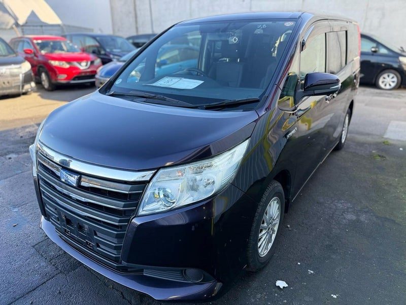 2015 Toyota Noah HYBRID X, photo 2
