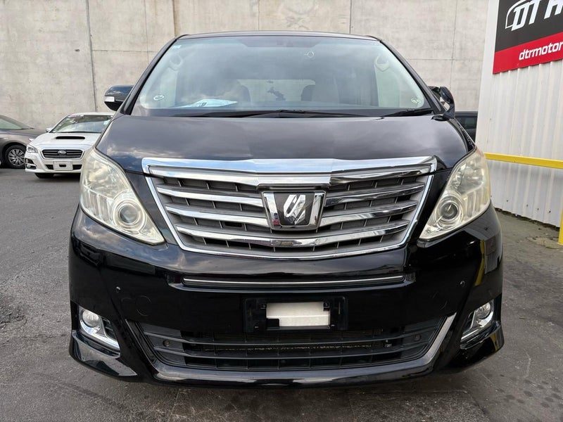 2012 Toyota Alphard, photo 2